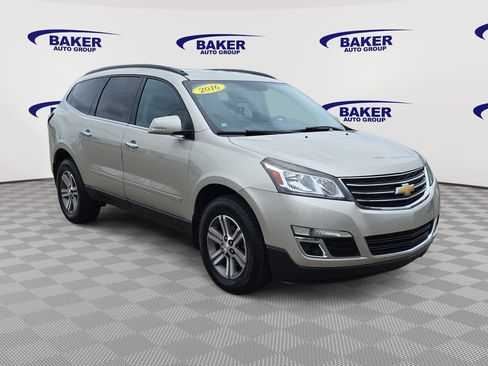 Used 2016 Chevrolet Traverse LT FWD image 3