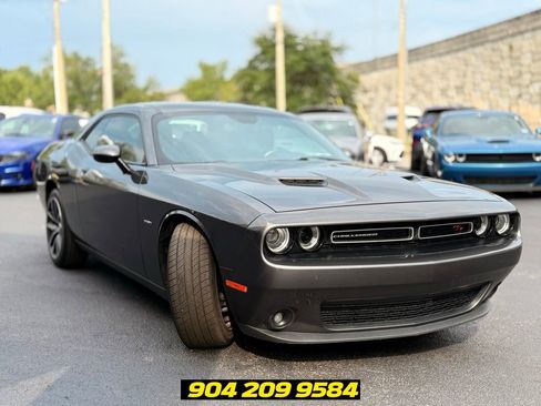 Used 2018 Dodge Challenger R/T w/ Performance Handling Group RWD image 10