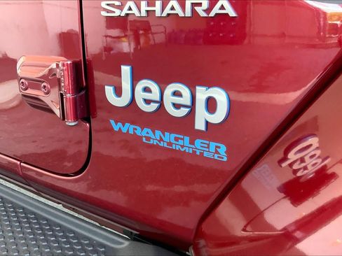 Used 2021 Jeep Wrangler Unlimited Sahara w/ Cold Weather Group AWD/4WD image 33