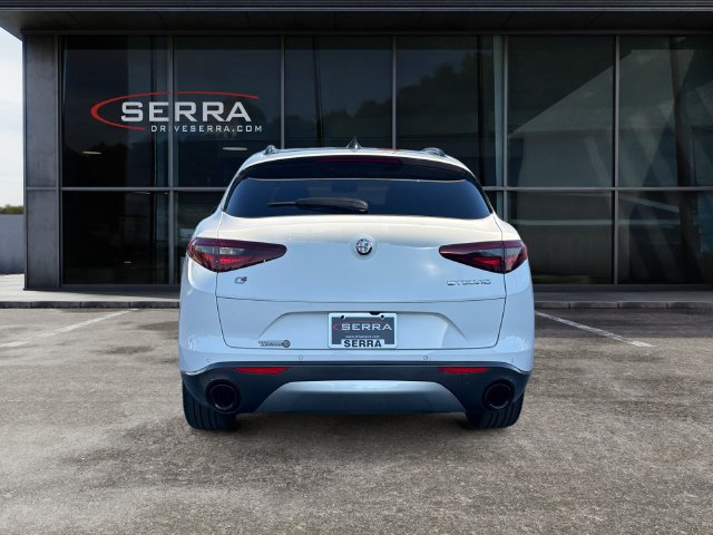 Used 2023 Alfa Romeo Stelvio Ti AWD/4WD image 4