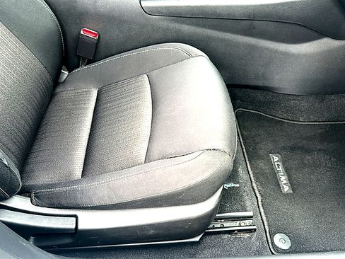 Used 2025 Nissan Altima 2.5 SV FWD image 25