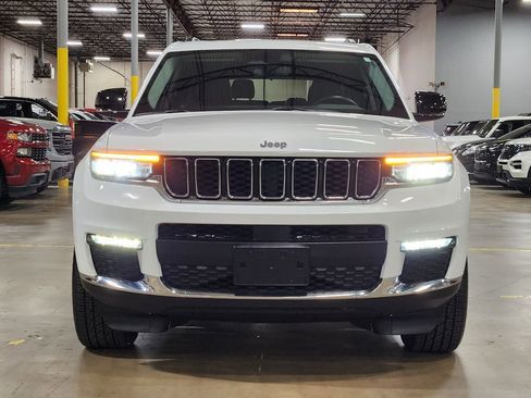 Used 2022 Jeep Grand Cherokee L Limited AWD/4WD image 2