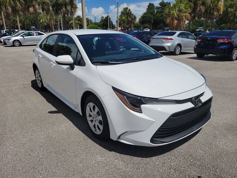 Used 2026 Toyota Corolla LE FWD image 2