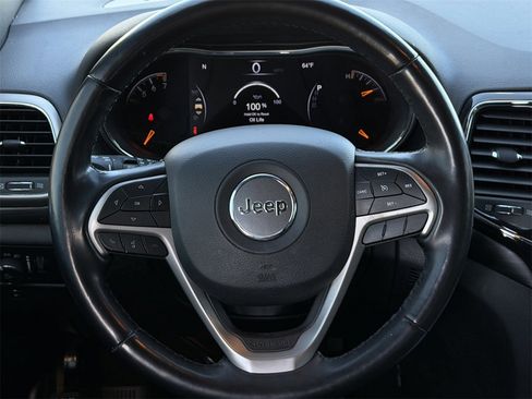 Used 2021 Jeep Grand Cherokee Laredo X image 12