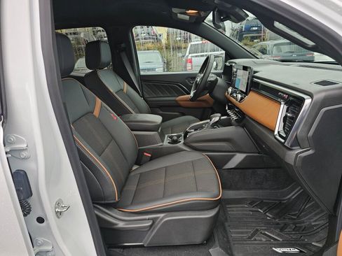 Used 2025 GMC Canyon AT4 w/ Nightfall Edition image 12