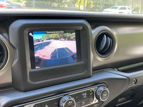 Used 2022 Jeep Gladiator Sport AWD/4WD image 28