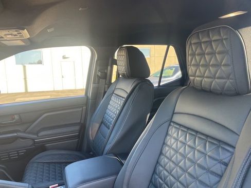 Used 2025 Toyota 4Runner SR5 image 5