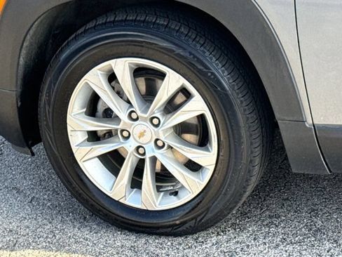 Used 2021 Chevrolet TrailBlazer LS FWD image 5