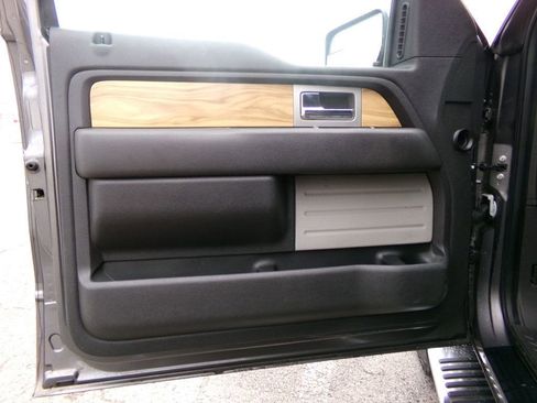 Used 2011 Ford F150 Lariat w/ Lariat Chrome Pkg image 8