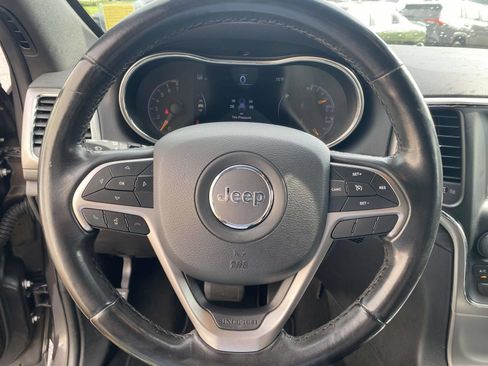 Used 2019 Jeep Grand Cherokee Laredo RWD image 19
