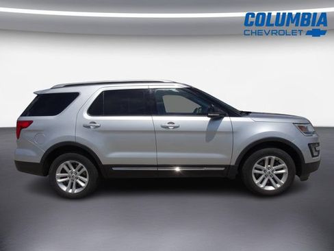 Used 2016 Ford Explorer XLT FWD image 2