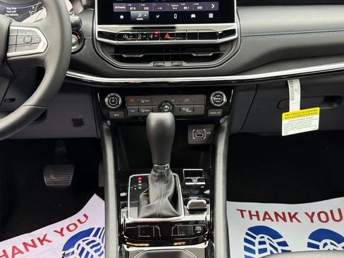 New 2026 Jeep Compass Latitude image 9