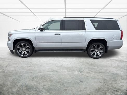 Used 2018 Chevrolet Suburban LT image 2
