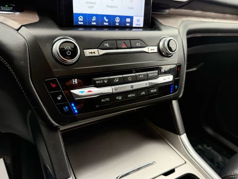 Used 2020 Ford Explorer Platinum w/ Premium Technology Package image 36