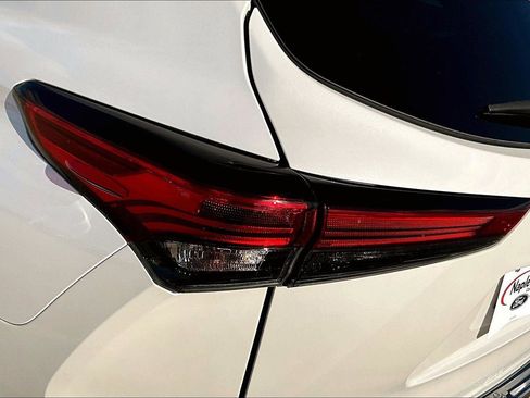 Used 2023 Toyota Highlander XLE image 31