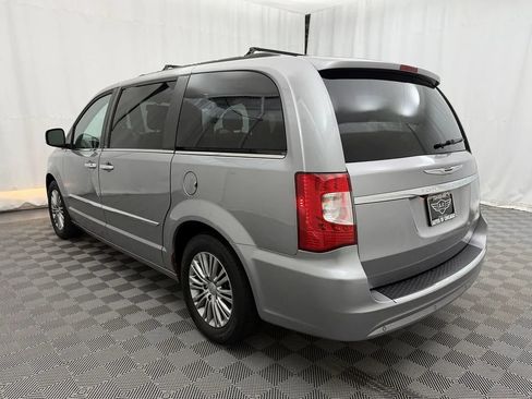 Used 2013 Chrysler Town & Country Touring-L w/ Driver Convenience Group FWD image 7
