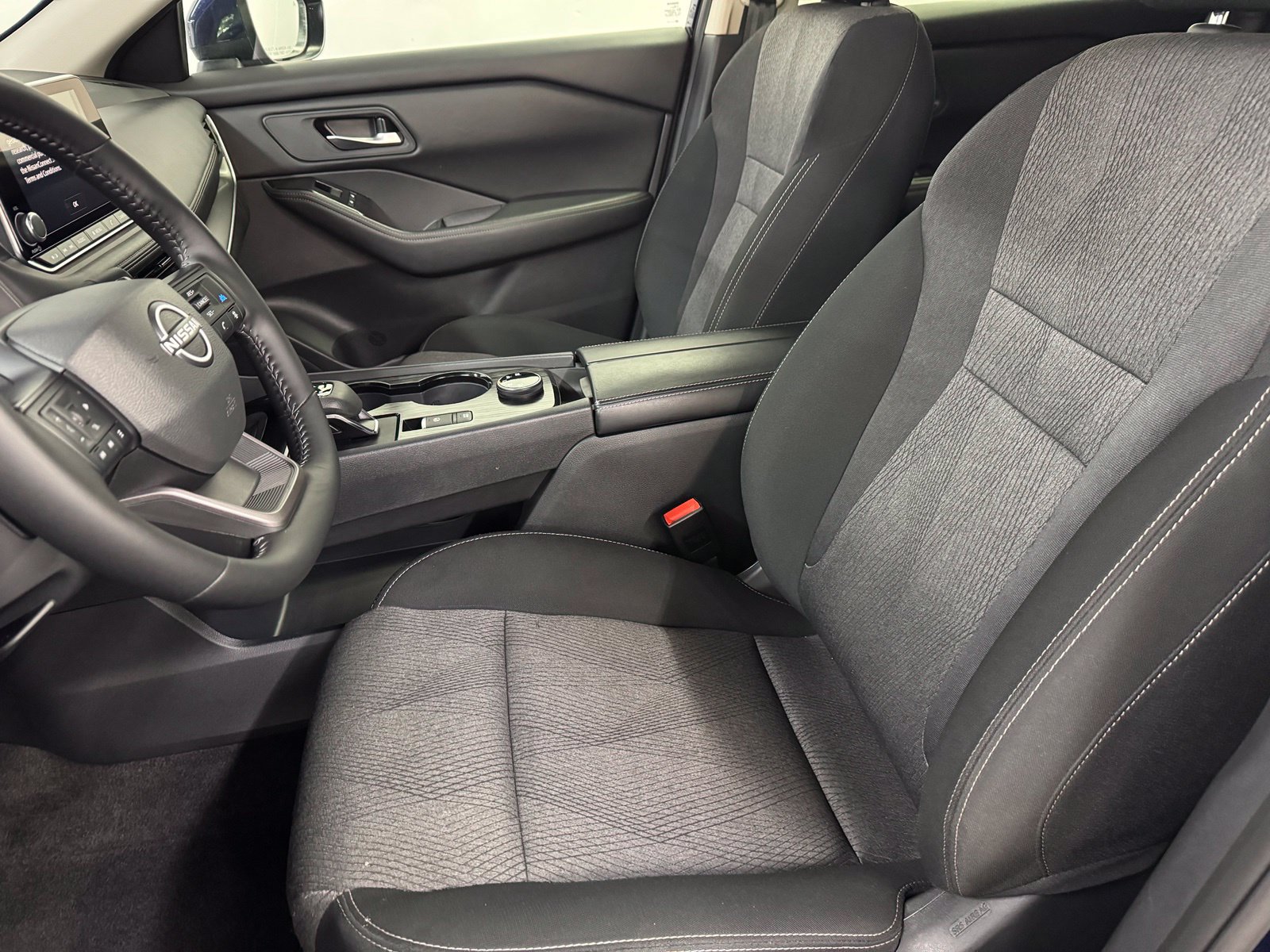Certified 2026 Nissan Rogue SV AWD/4WD image 13