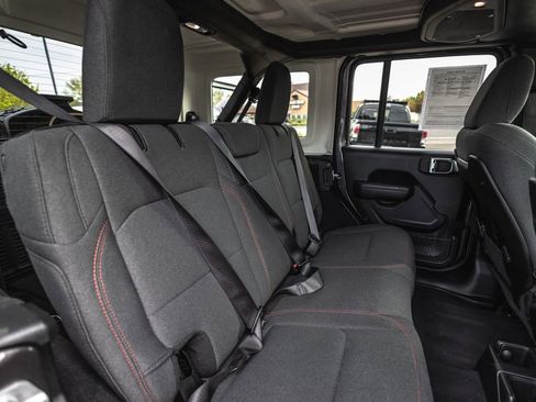 Used 2025 Jeep Wrangler Unlimited Rubicon AWD/4WD image 34