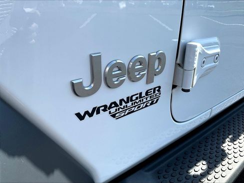 Used 2018 Jeep Wrangler Unlimited Sport S AWD/4WD image 24