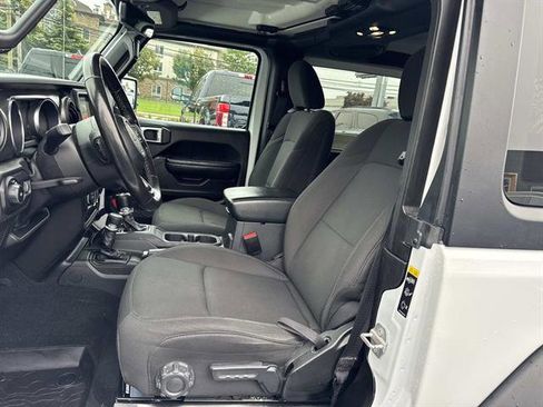 Used 2023 Jeep Wrangler Sport image 6