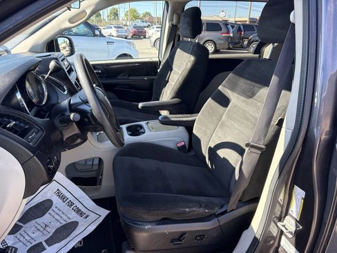 Used 2016 Dodge Grand Caravan SXT image 23