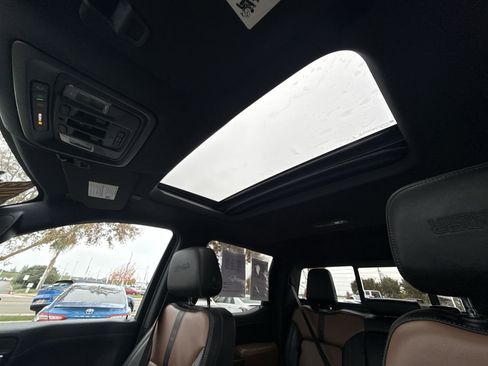 Used 2019 Chevrolet Silverado 1500 High Country w/ Technology Package image 18