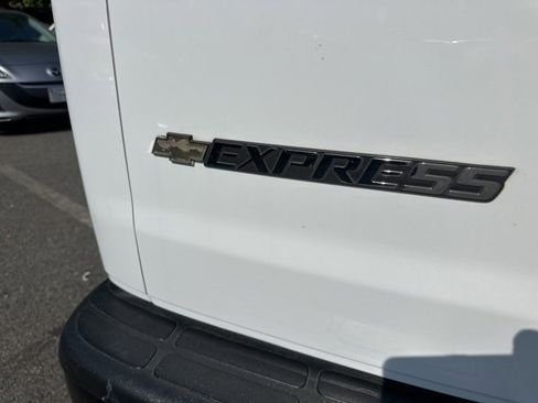 Used 2021 Chevrolet Express 2500 w/ Driver Convenience Package image 7