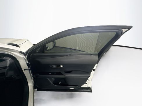 Used 2019 Lexus UX 200 w/ Premium Package FWD image 33