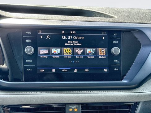 Used 2023 Volkswagen Taos SE w/ Panoramic Sunroof Package FWD image 12
