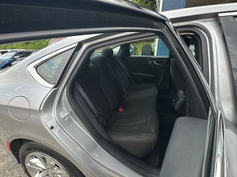 Used 2016 Chrysler 200 Limited FWD image 6