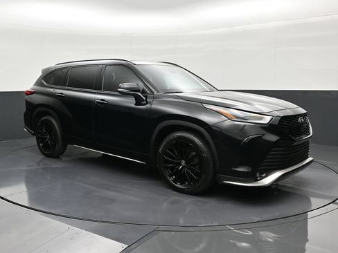 Used 2023 Toyota Highlander XSE FWD image 7