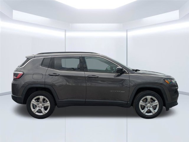 Used 2023 Jeep Compass Latitude AWD/4WD image 7
