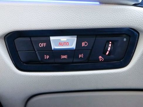 Used 2019 BMW 330i Sedan w/ Premium Package image 31