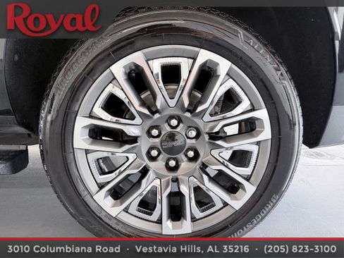 Used 2023 GMC Yukon XL Denali Ultimate AWD/4WD image 8