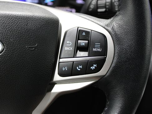 Used 2023 Ford Explorer XLT AWD/4WD image 10