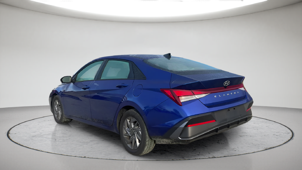 Used 2024 Hyundai Elantra SEL FWD image 9