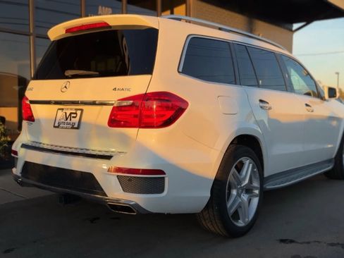 Used 2015 Mercedes-Benz GL 550 4MATIC image 3