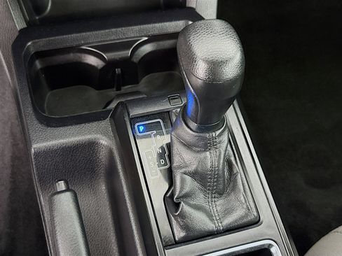 Used 2017 Toyota Tacoma SR image 18