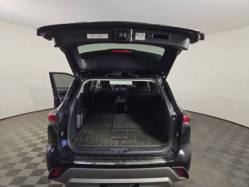Used 2024 Toyota Highlander Platinum AWD/4WD image 34