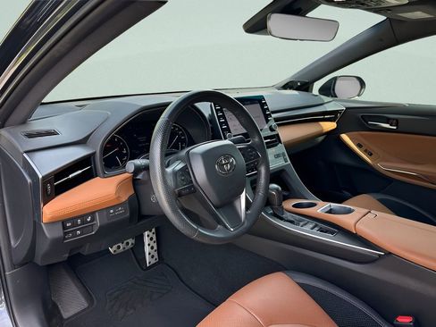 Used 2021 Toyota Avalon Touring image 10