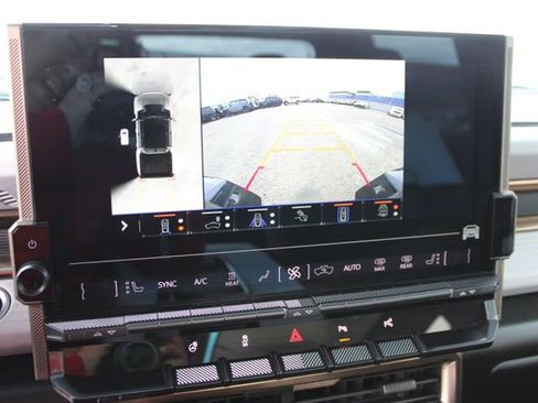 Used 2024 GMC Hummer EV 3X w/ LPO, Illumination Package image 33