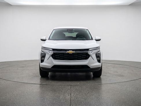 Used 2025 Chevrolet Trax LT FWD image 2