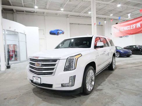 Used 2020 Cadillac Escalade ESV Platinum image 4