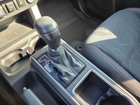 Used 2020 Toyota Tacoma TRD Off-Road image 19