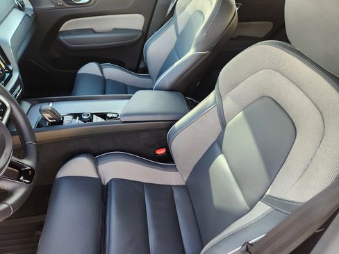 Used 2022 Volvo XC60 B5 R-Design w/ Advanced Package image 10