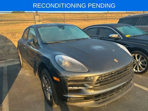 Used 2021 Porsche Macan image 2