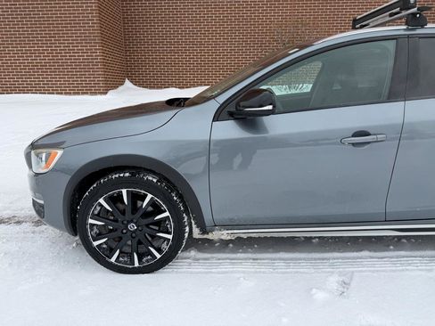 Used 2018 Volvo V60 T5 Cross Country w/ Convenience Package image 4