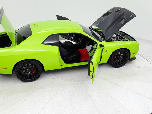 Used 2015 Dodge Challenger SRT Hellcat image 11