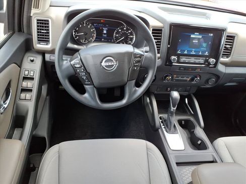 Certified 2024 Nissan Frontier SV w/ Technology Package AWD/4WD image 11