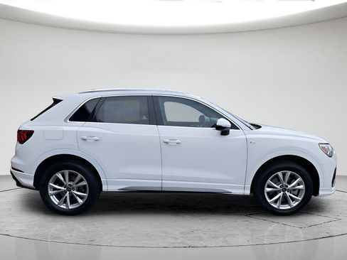 Used 2024 Audi Q3 2.0T Premium AWD/4WD image 2